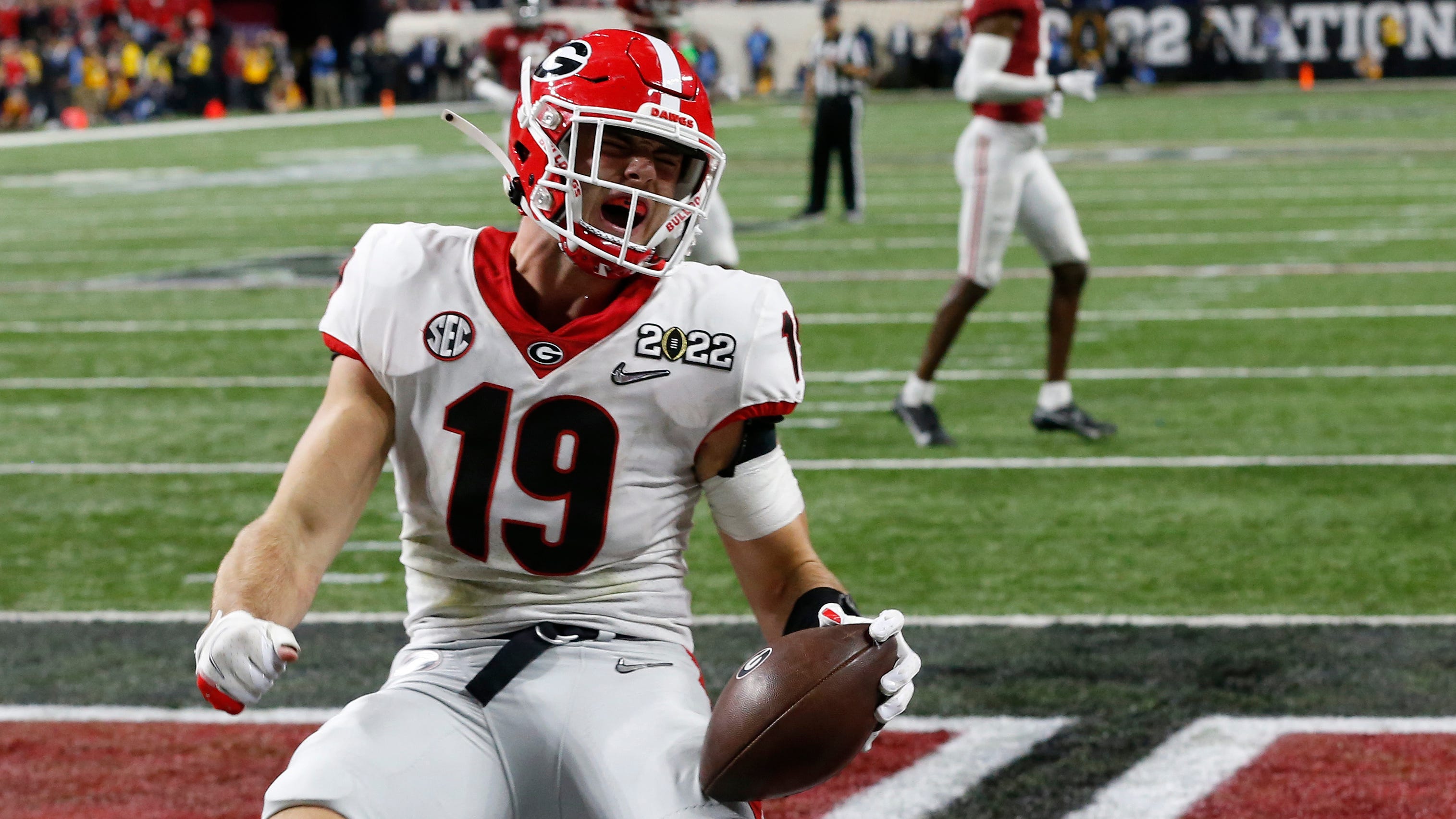 Georgia football TE Brock Bowers connects with 'The Rock' in NIL deal