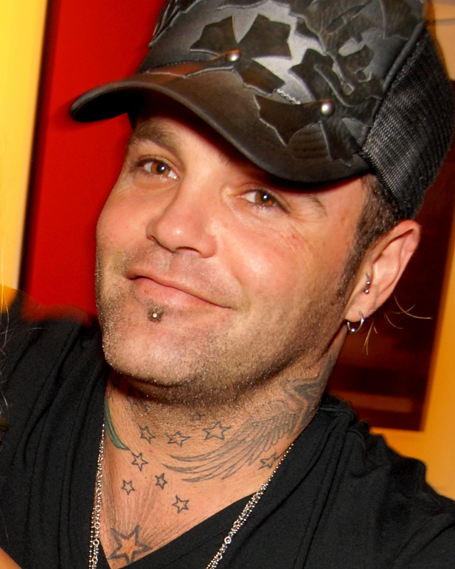 seth binzer girlfriend Crazy town singer shifty shellshock, real name seth binzer, looks